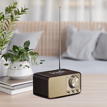 Retro Wooden Bluetooth Speaker with FM Radio – 1800mAh