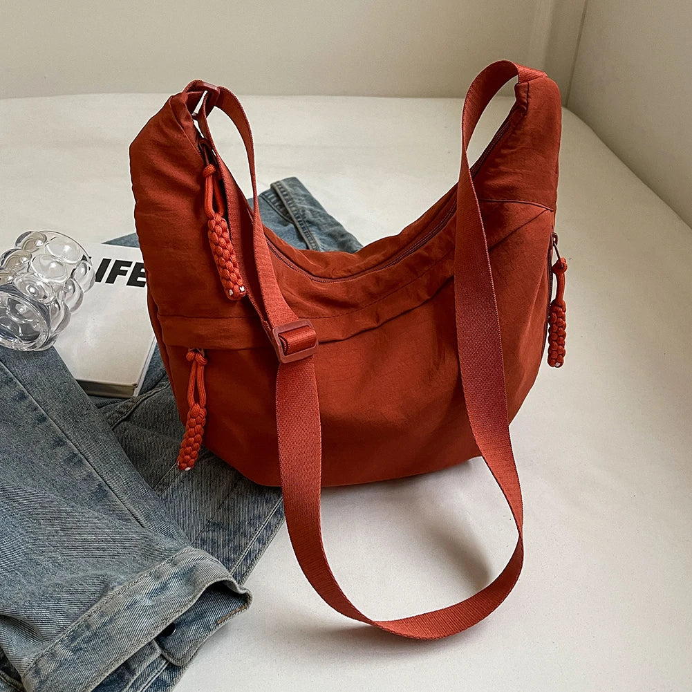 Beg Crossbody Bulan Sabit Wanita Beg Berbilang Poket Beg Half Moon Kapasiti Besar Beg Utusan Harian Tali Boleh Laras Beg Beg Satchel Mudah