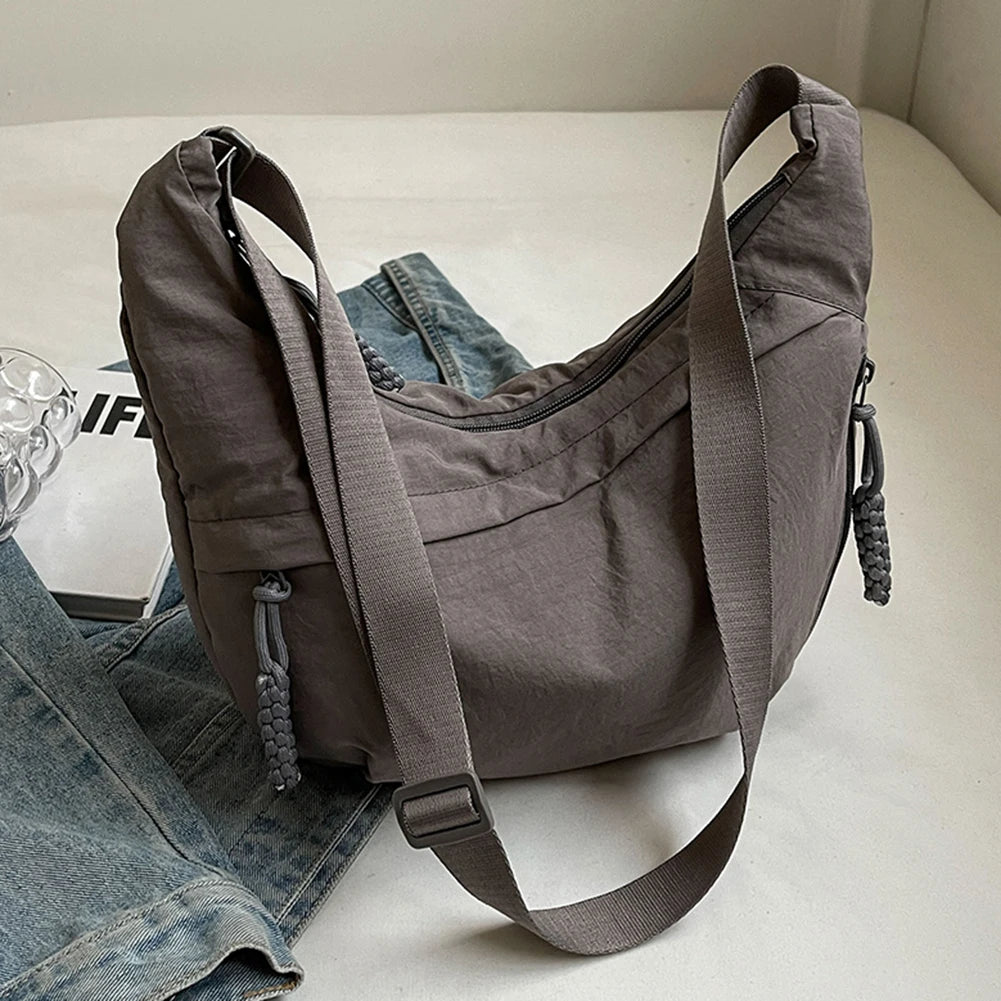 Beg Crossbody Bulan Sabit Wanita Beg Berbilang Poket Beg Half Moon Kapasiti Besar Beg Utusan Harian Tali Boleh Laras Beg Beg Satchel Mudah