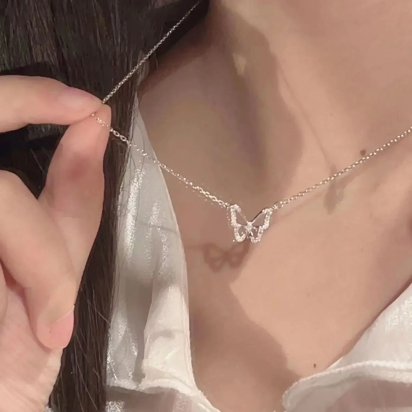 Kalung Kupu-kupu Perak Kalung Loket Zirkon Kristal Wanita untuk Wanita Gadis Rantai Kristal Kalung Perhiasan Pesta