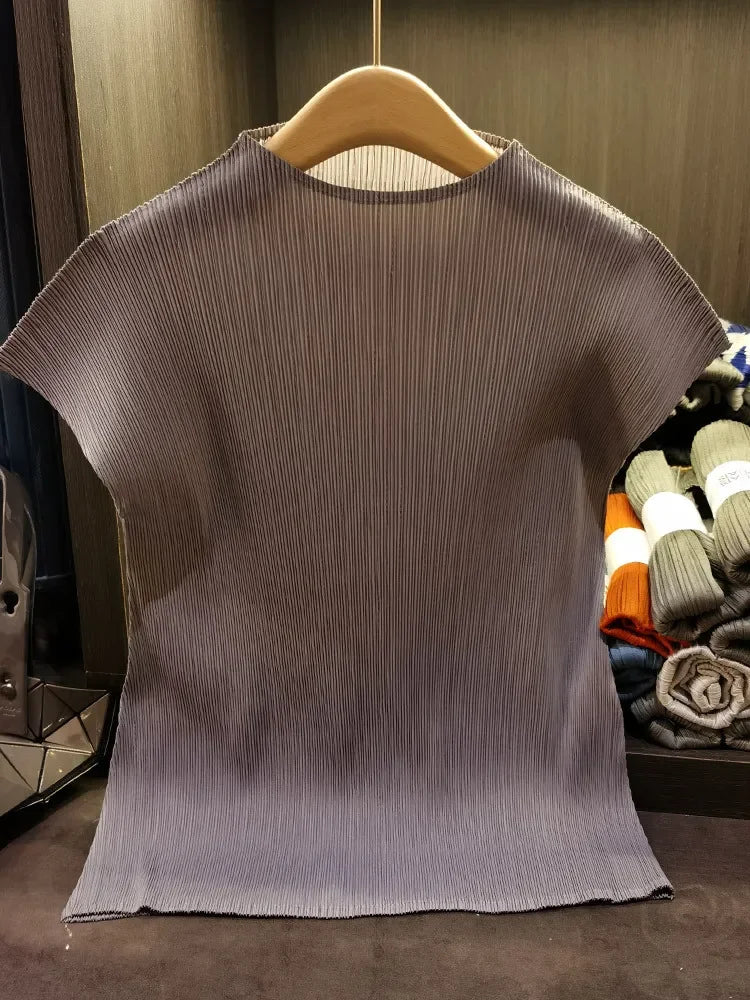 Miyake Serbaguna Klasik Warna Pepejal Ringkas Kolar Berdiri Atasan Berlipat Wanita Slim Slim Lengan Pendek T-shirt Miyake Musim Panas 2024
