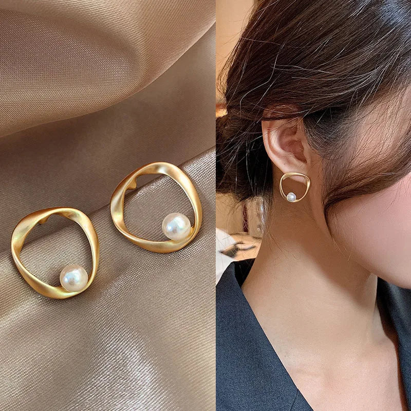 2022 New Classic Elegant Imitation Pearl Dangle Earrings For Women Crystal Long Tassel Exquisite Drop Earring Wedding Jewelry