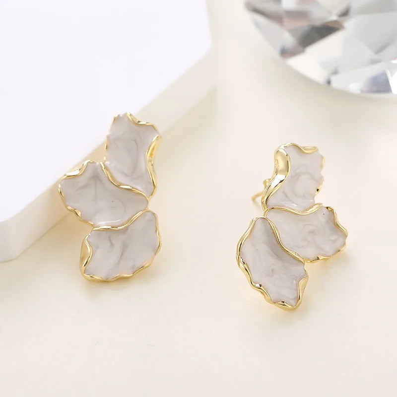 Anting-anting Pos Kelopak Eanmel Krim Logam Tidak Teratur untuk Wanita Rekaan Berat Gaya Baru Hadiah Aksesori Parti Barang Kemas Fesyen