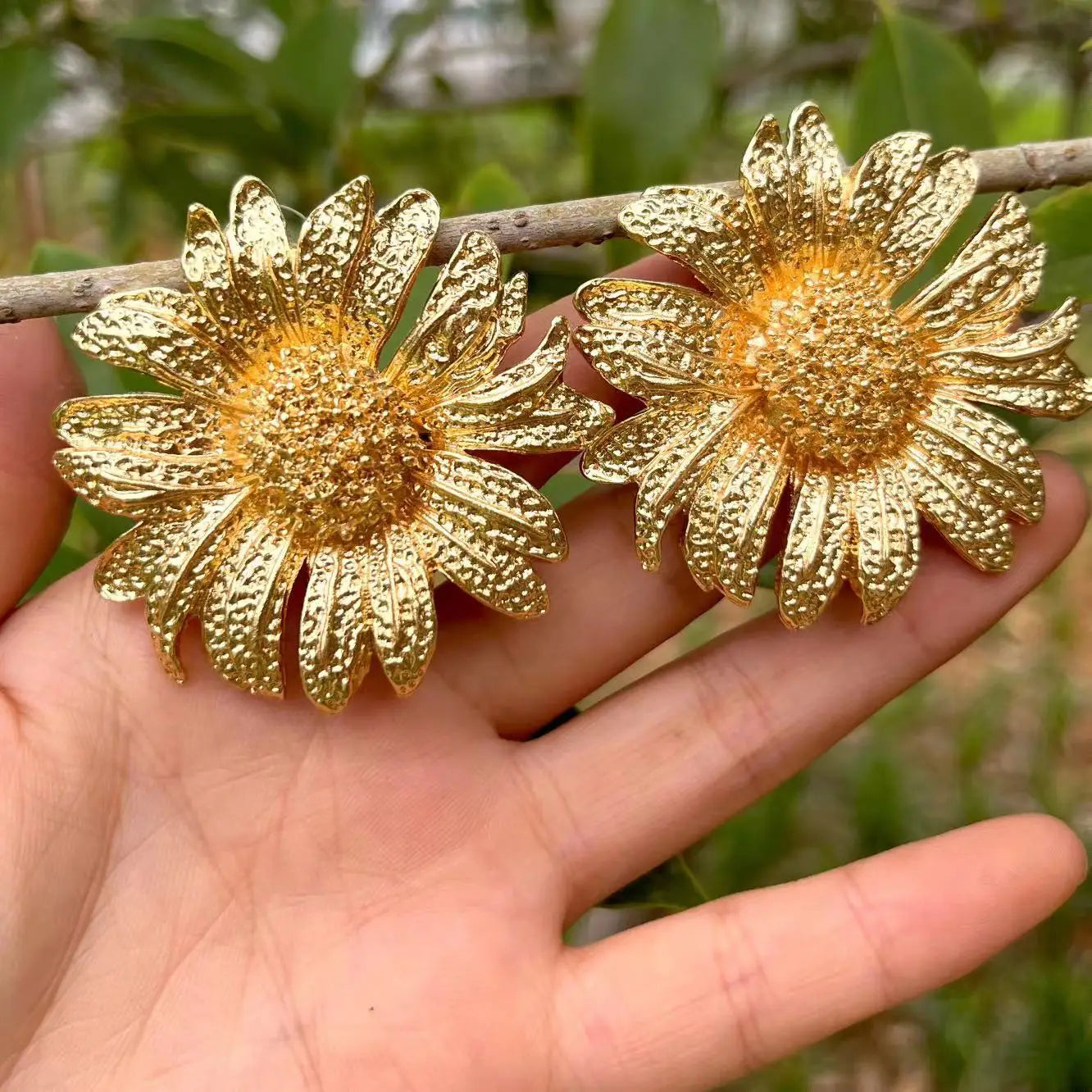 Vintage Gold Color Earrings Woman Fan-shaped Stud Earrings