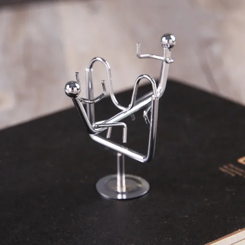 Balance Ball Newton Pendulum Ball Lelaki Iron Man Cradle Kreatif Imbangan Kraf Tumbler Mainan Meja Kanak-kanak Logam Dekorasi Rumah Accessorie