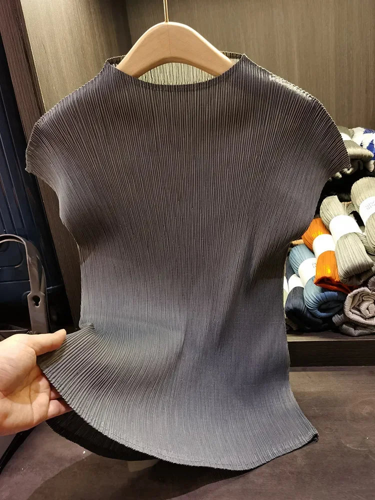 Miyake Serbaguna Klasik Warna Pepejal Ringkas Kolar Berdiri Atasan Berlipat Wanita Slim Slim Lengan Pendek T-shirt Miyake Musim Panas 2024