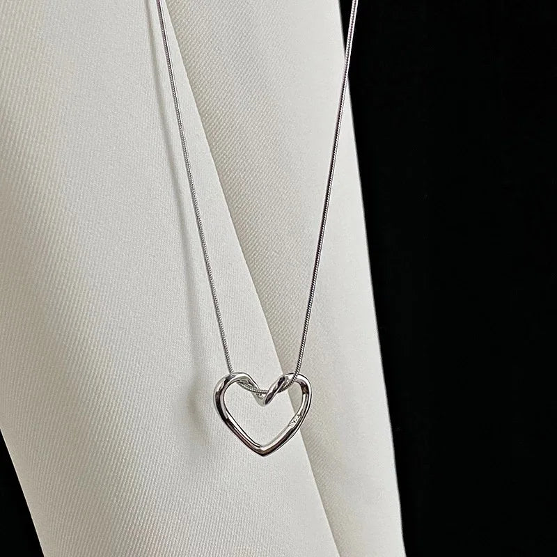 Trend 2022 Barang Kemas Elegan Kalung Loket Lingkaran Kristal Warna Emas Unquie Wanita Fashion Kalung Borong