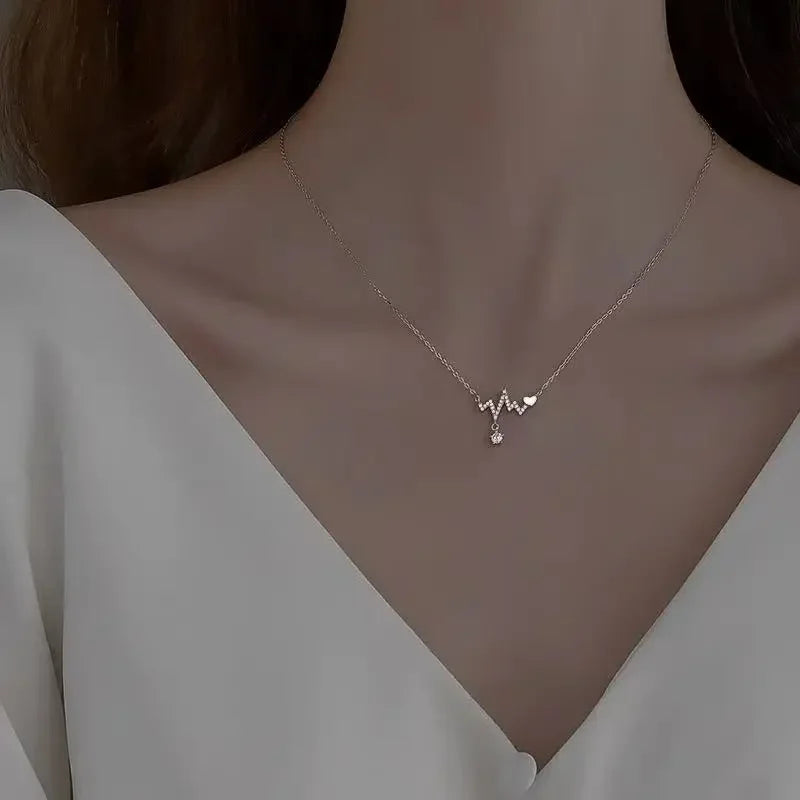 Kalung Kupu-kupu Perak Kalung Loket Zirkon Kristal Wanita untuk Wanita Gadis Rantai Kristal Kalung Perhiasan Pesta