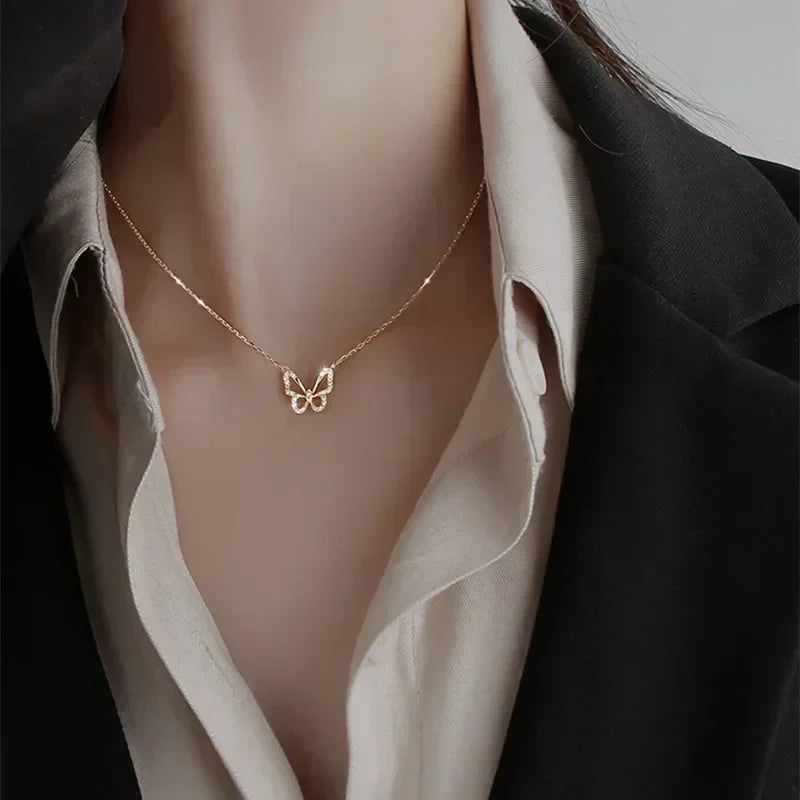Kalung Kupu-kupu Perak Kalung Loket Zirkon Kristal Wanita untuk Wanita Gadis Rantai Kristal Kalung Perhiasan Pesta
