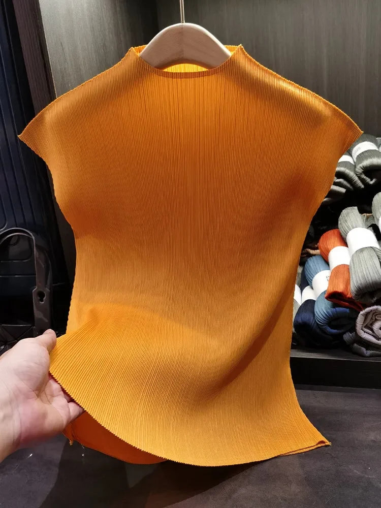 Miyake Serbaguna Klasik Warna Pepejal Ringkas Kolar Berdiri Atasan Berlipat Wanita Slim Slim Lengan Pendek T-shirt Miyake Musim Panas 2024
