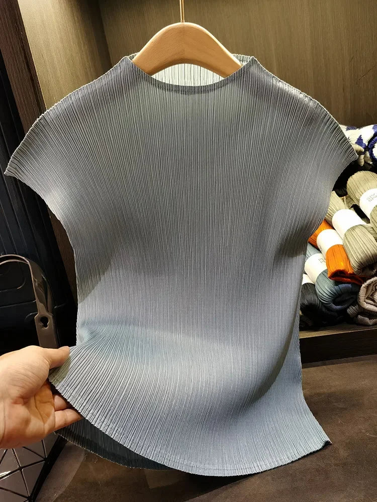 Miyake Serbaguna Klasik Warna Pepejal Ringkas Kolar Berdiri Atasan Berlipat Wanita Slim Slim Lengan Pendek T-shirt Miyake Musim Panas 2024