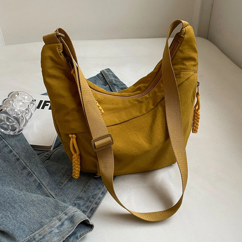 Beg Crossbody Bulan Sabit Wanita Beg Berbilang Poket Beg Half Moon Kapasiti Besar Beg Utusan Harian Tali Boleh Laras Beg Beg Satchel Mudah