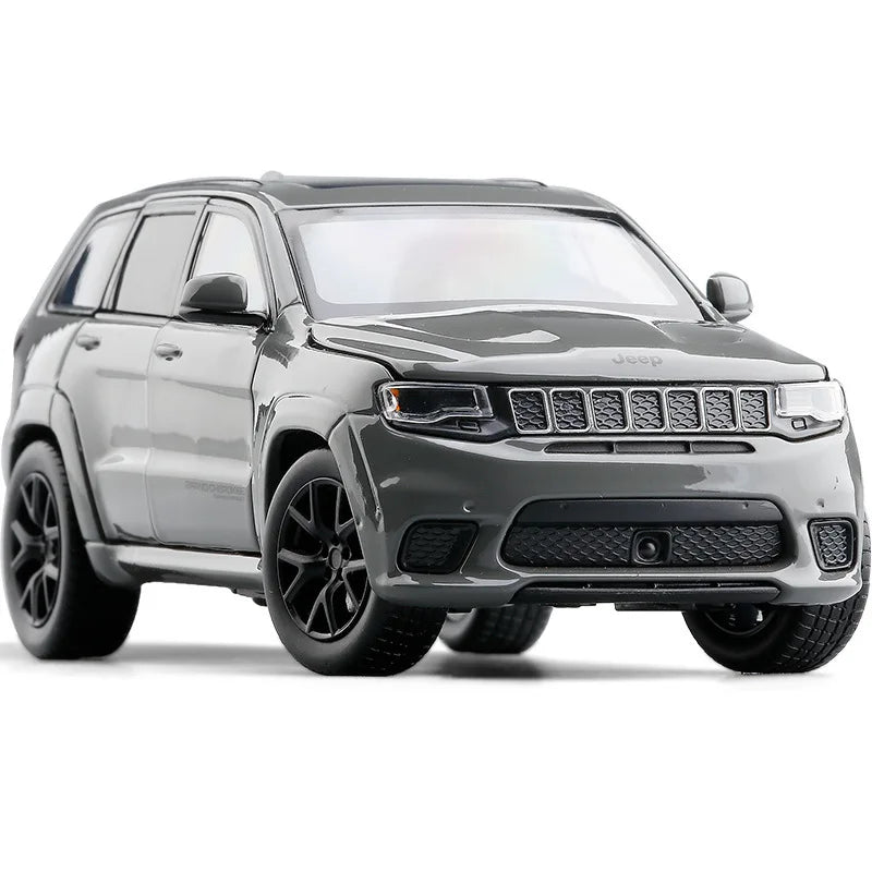 1/32 Jeep Grand Cherokee Trackhawk Model Kereta Mainan JKM Diecast Metal SUV Hadiah Koleksi Bunyi & Cahaya Miniatur Untuk Kanak-kanak Lelaki