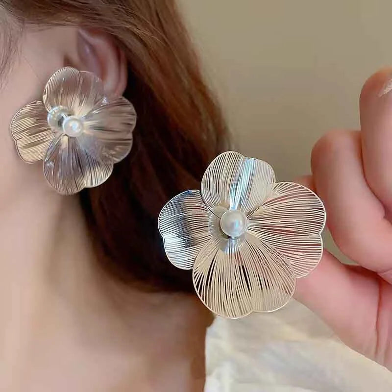 Exaggerated Black White Hollow Mesh Butterfly Stud Earrings for Women Party Jewelry Gift Party Bridal Trendy Earrings Sweet