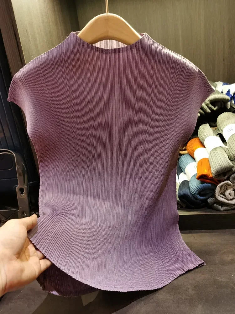 Miyake Serbaguna Klasik Warna Pepejal Ringkas Kolar Berdiri Atasan Berlipat Wanita Slim Slim Lengan Pendek T-shirt Miyake Musim Panas 2024