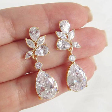 Anting-anting Jatuh Kristal Huitan dengan Bling Bling Cubic Zirconia Temperamen Anting-anting Wanita Berkualiti Tinggi Warna Perak Barang Kemas Trend