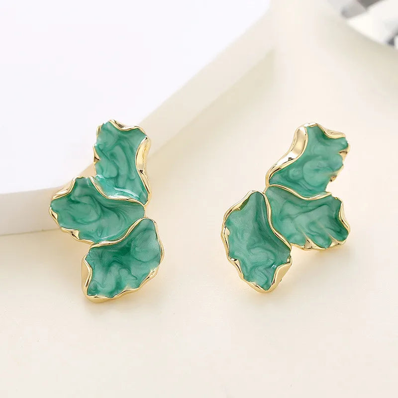 Anting-anting Pos Kelopak Eanmel Krim Logam Tidak Teratur untuk Wanita Rekaan Berat Gaya Baru Hadiah Aksesori Parti Barang Kemas Fesyen