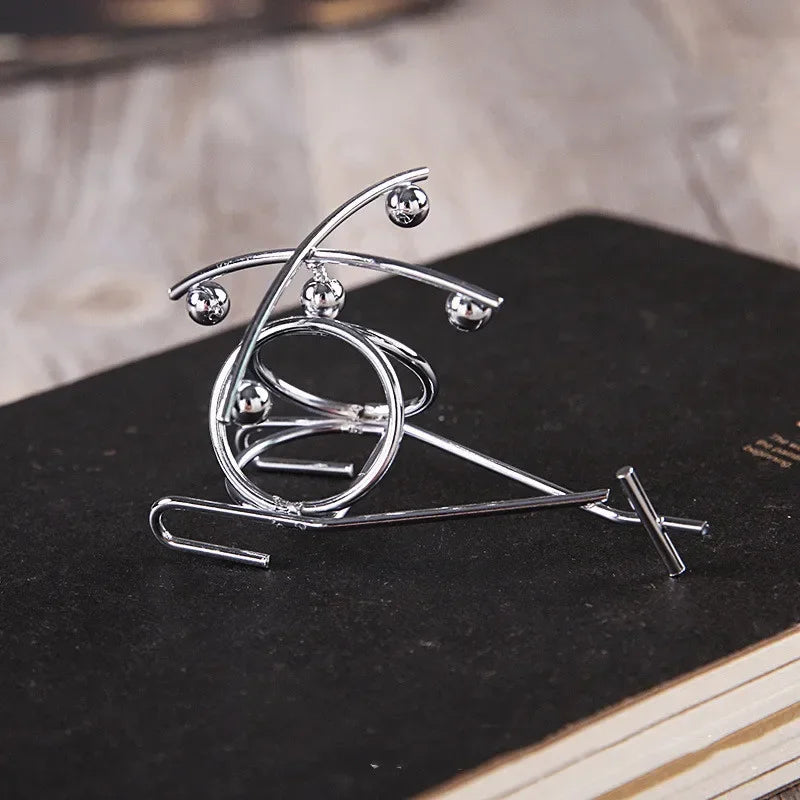 Balance Ball Newton Pendulum Ball Lelaki Iron Man Cradle Kreatif Imbangan Kraf Tumbler Mainan Meja Kanak-kanak Logam Dekorasi Rumah Accessorie