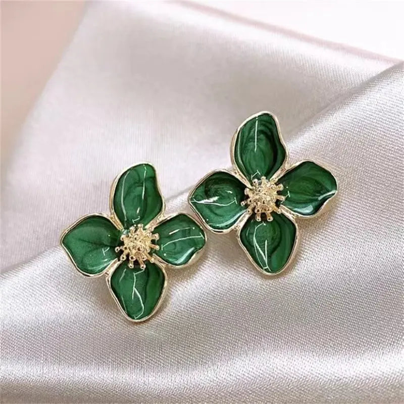 Hypoallergenic Stylish Vintage Flower Stud Earrings Premium Vintage Gold Plated Stainless Steel for Women Wedding Party Gifts