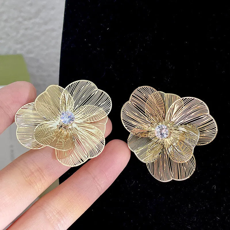 Hypoallergenic Stylish Vintage Flower Stud Earrings Premium Vintage Gold Plated Stainless Steel for Women Wedding Party Gifts