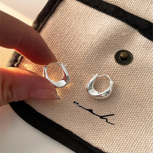 ANENJERY Anting Gelung Kecil Geometrik untuk Wanita Barang Kemas Hadiah Huggies Warna Perak Emas Mudah Kreatif