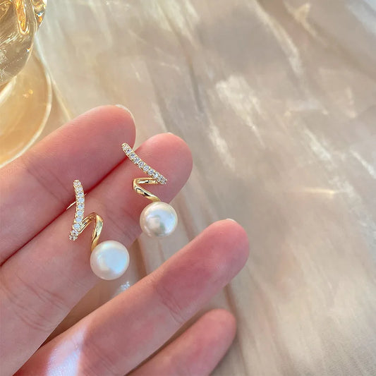 Anting-anting Jatuh Mutiara Fesyen Korea Rhinestones untuk Wanita Pesta Warna Emas Perhiasan Penyata Anting-anting Putar Geometri Tidak Teratur 