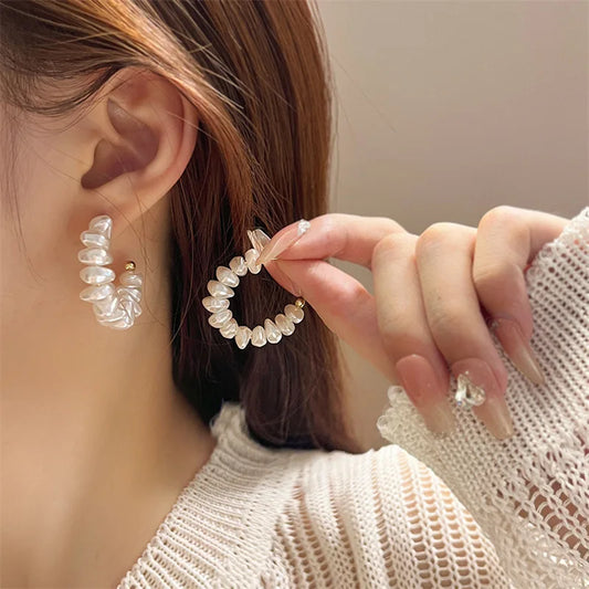 LATS 2022 Baharu berbentuk C Anting-anting Mutiara Tiruan Reka Bentuk Fesyen Anting-anting Gelung Mewah untuk Wanita Barang Kemas Bergaya Hadiah Elegan 