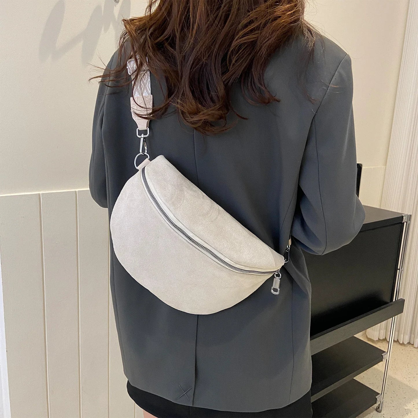 Fesyen Suede Beg Pinggang Wanita Retro Beg Pisang Half Moon Tali Lebar Beg Dada Wanita Beg Bahu Berjenama Berjenama Pek Fanny Mewah 