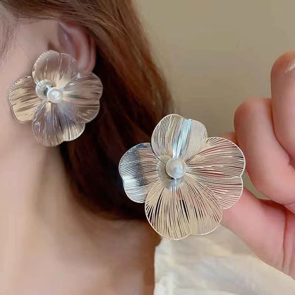 Hypoallergenic Stylish Vintage Flower Stud Earrings Premium Vintage Gold Plated Stainless Steel for Women Wedding Party Gifts