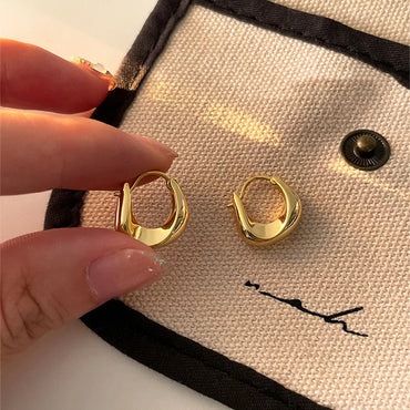ANENJERY Anting Gelung Kecil Geometrik untuk Wanita Barang Kemas Hadiah Huggies Warna Perak Emas Mudah Kreatif