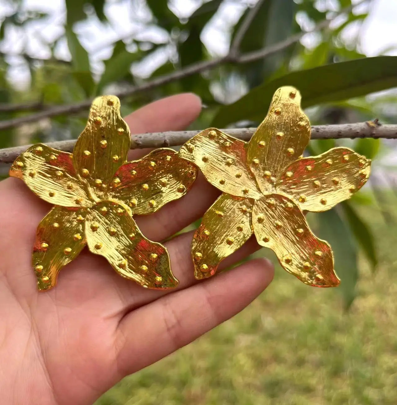 Vintage Gold Color Earrings Woman Fan-shaped Stud Earrings